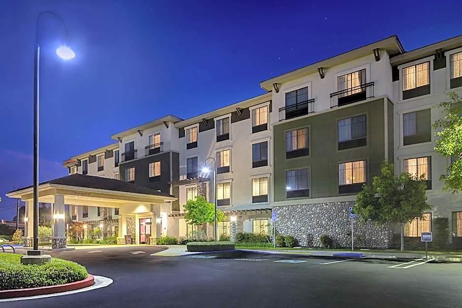 Hampton & Hotel