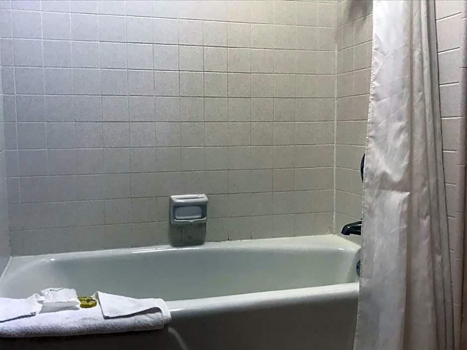 Olive Tree & Suites, A Howard Johnson By Wyndham Hotel