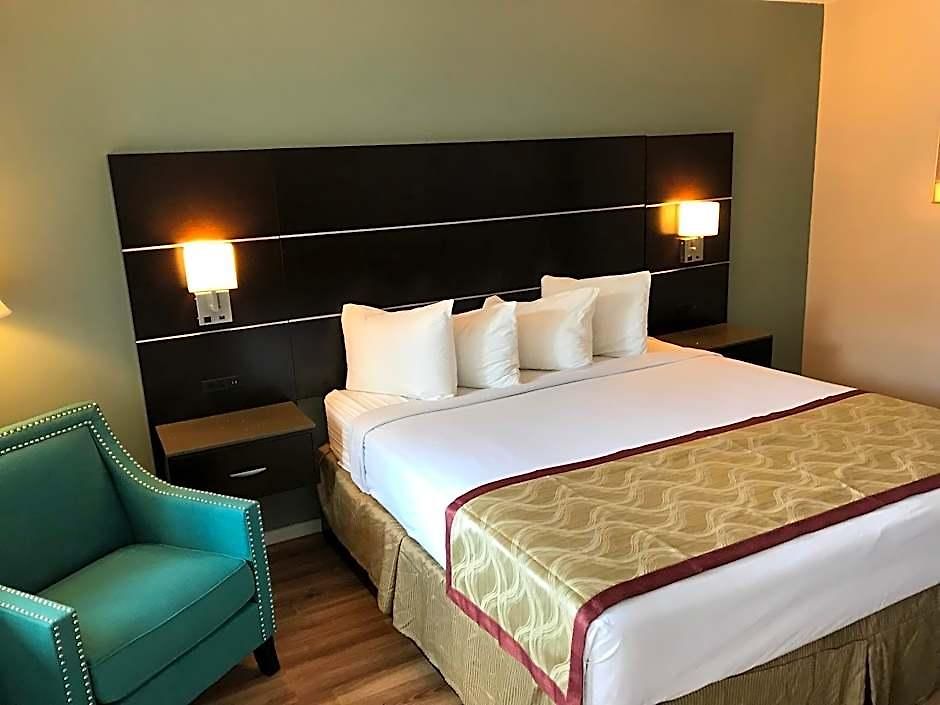 Olive Tree & Suites, A Howard Johnson By Wyndham Hotel