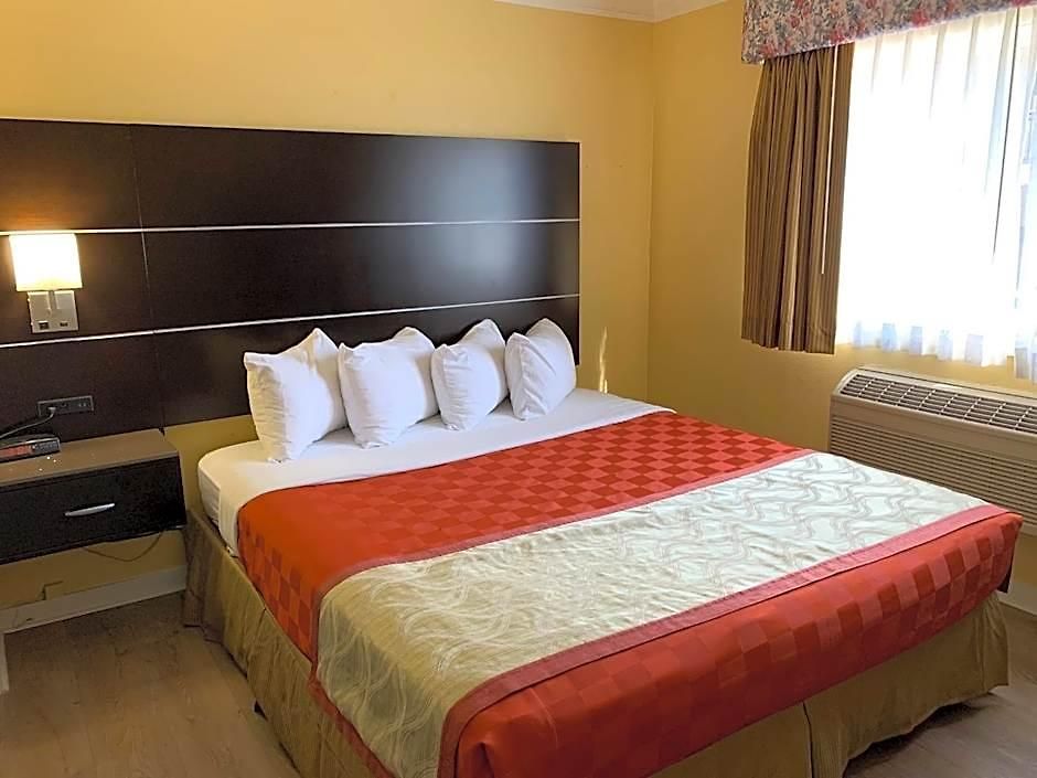 Olive Tree & Suites, A Howard Johnson By Wyndham Hotel