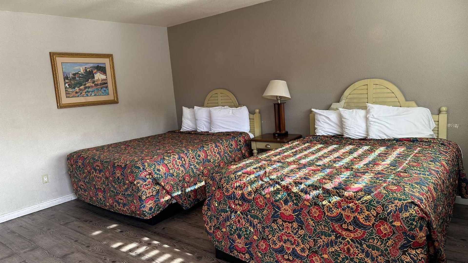 Budget Motel *