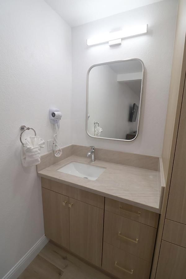 Hotel Lamplighter & 3*