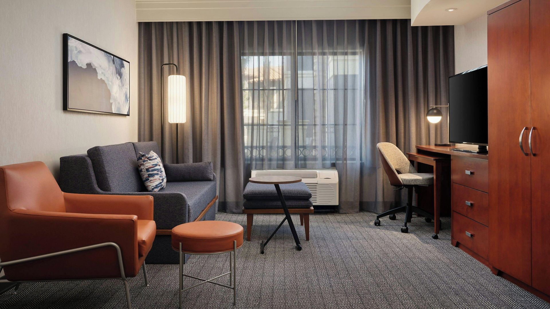 Courtyard By Marriott Hotel