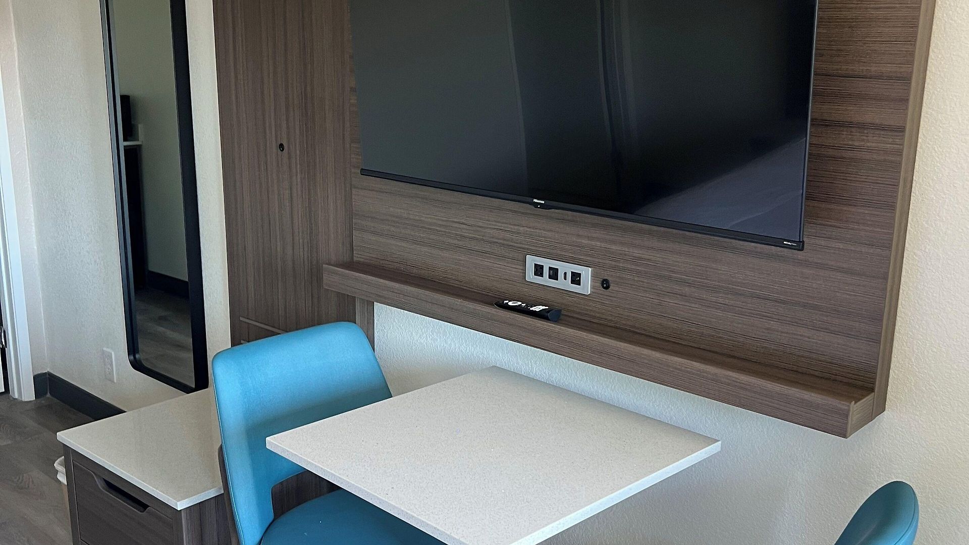 Hotel Mission *