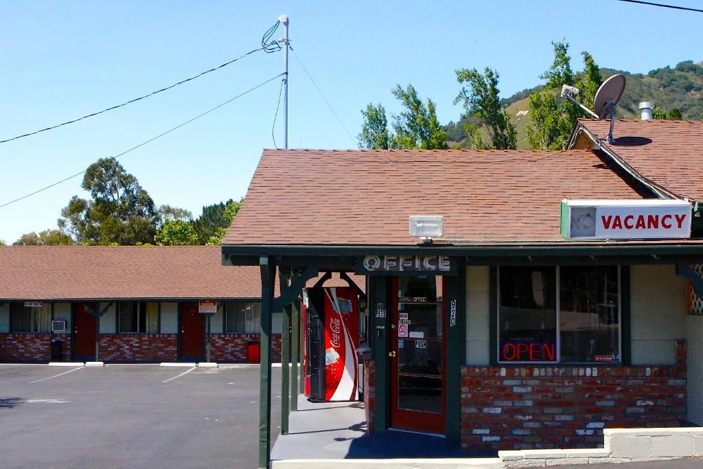 Homestead Motel *