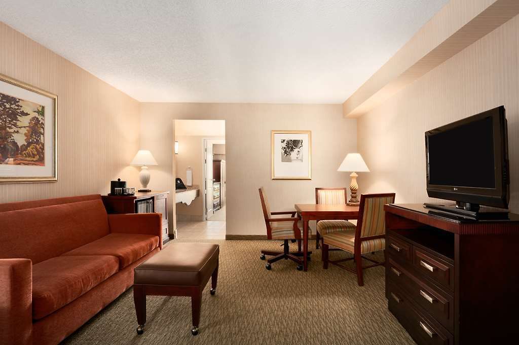 Embassy Hotel 4*