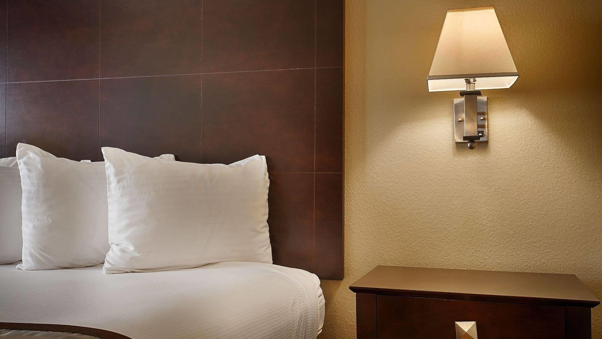 Western Royal Oak Hotel