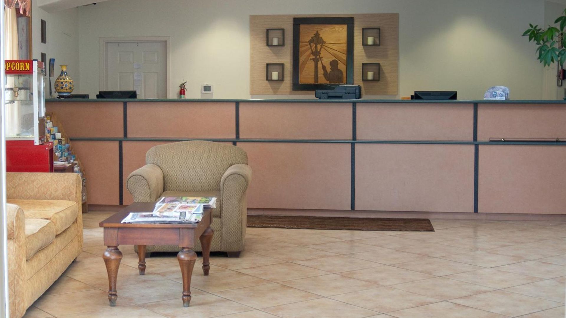 Hotel Lamplighter &