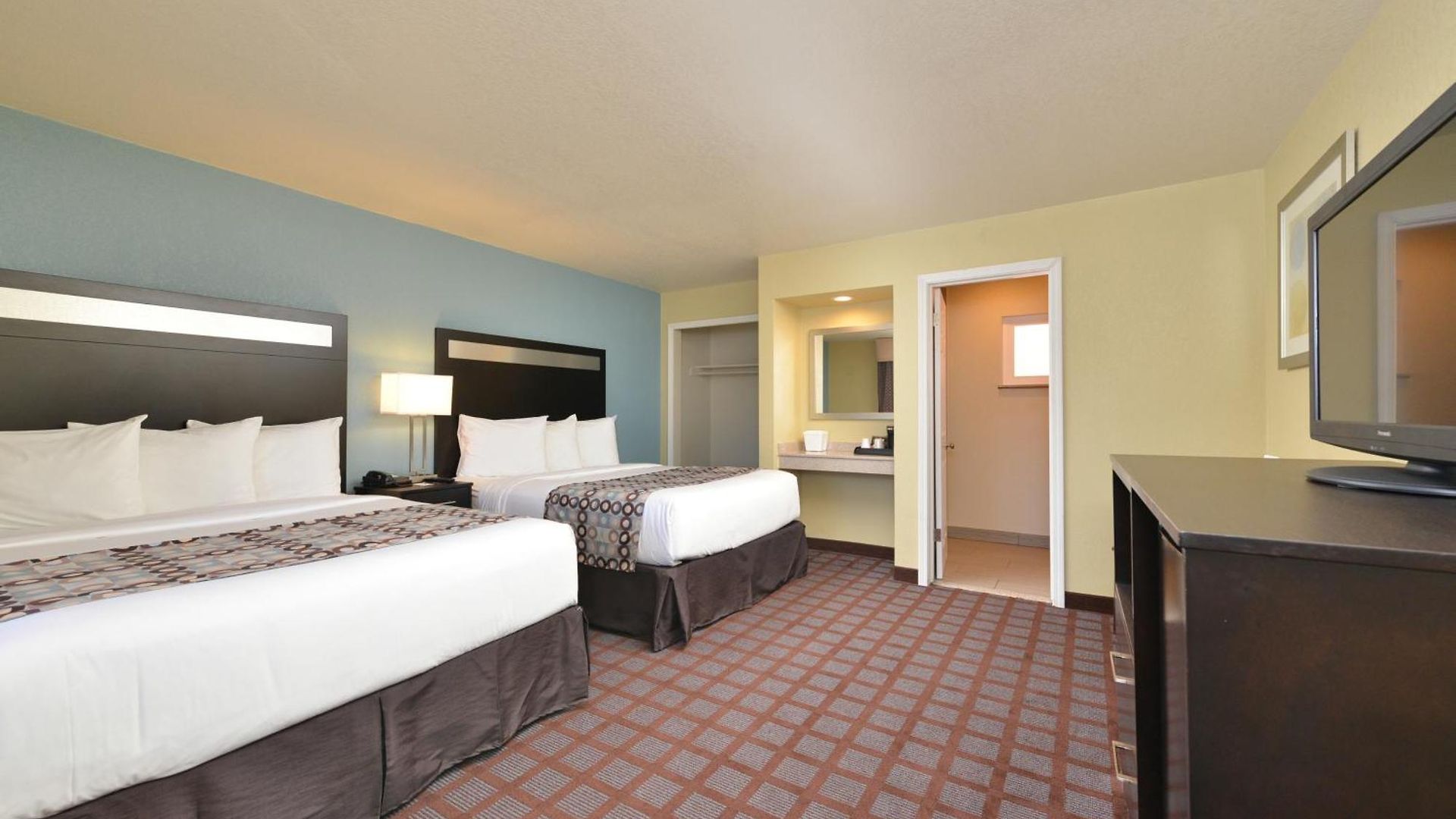 Avenue Downtown District Slo 3*