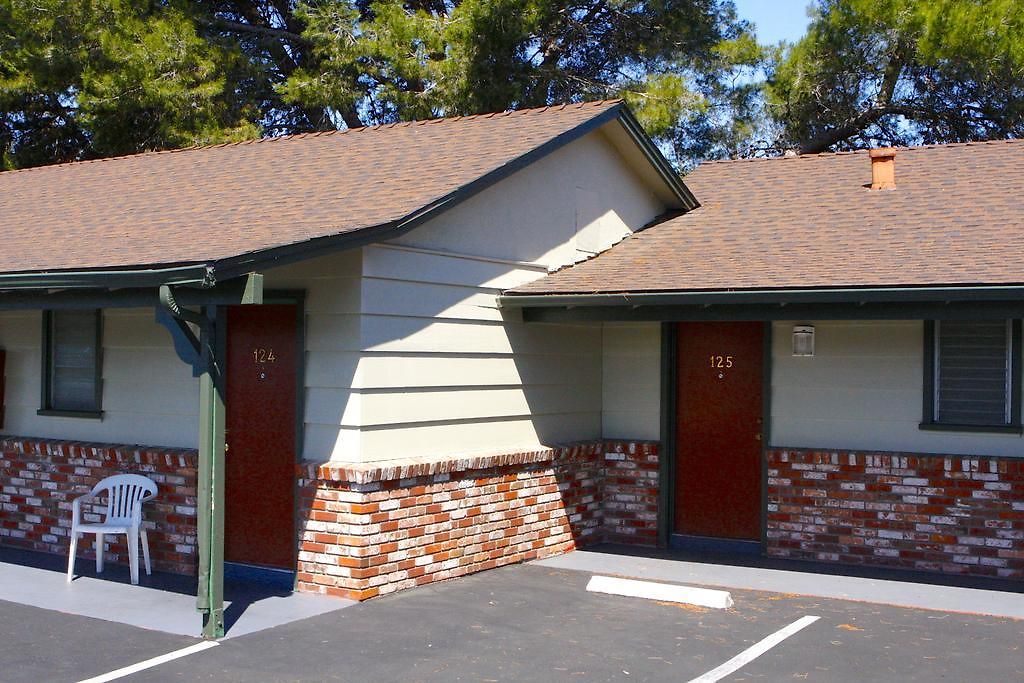 Homestead Motel *