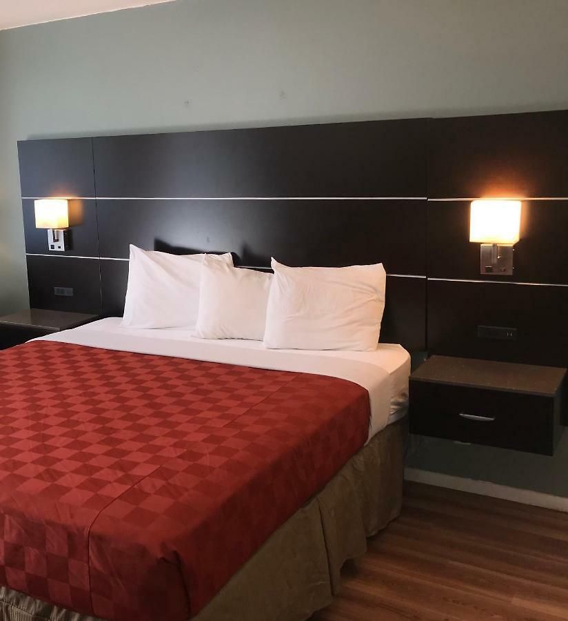 Olive Tree & Suites, A Howard Johnson By Wyndham Hotel