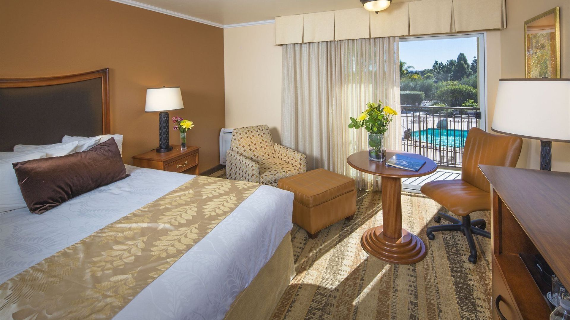 Western Royal Oak 3* San Luis Obispo
