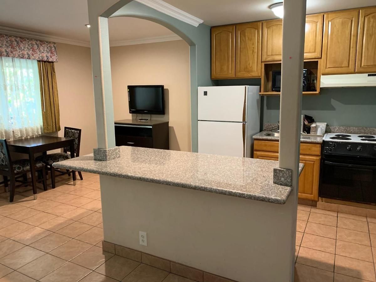 Olive Tree & Suites, A Howard Johnson By Wyndham Hotel