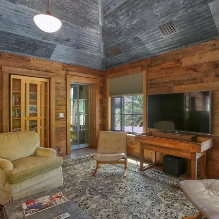 See Camp Ranch Loft 1 Bdrm Holiday home *
