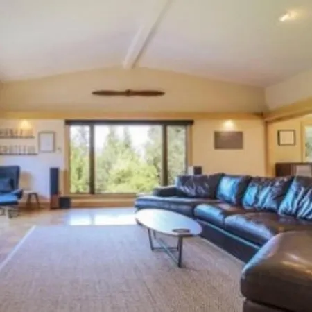Holiday home Luxury 5-bd W/ Great Views Near Downtown & Campus