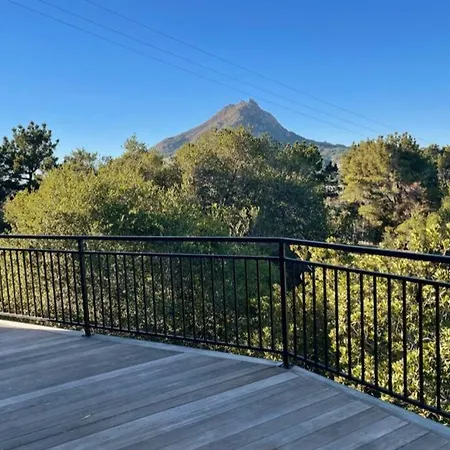Holiday home Luxury 5-bd W/ Great Views Near Downtown & Campus *