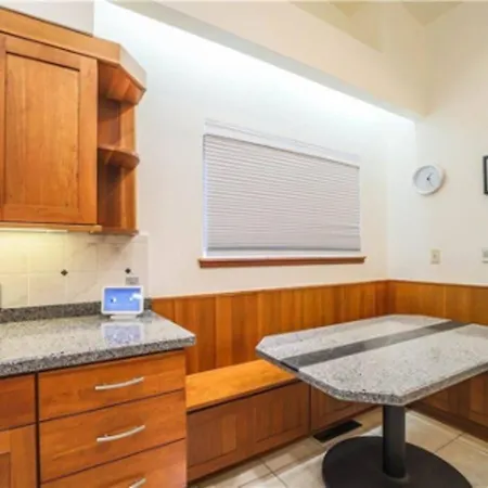 Luxury 5-bd W/ Great Views Near Downtown & Campus Holiday home
