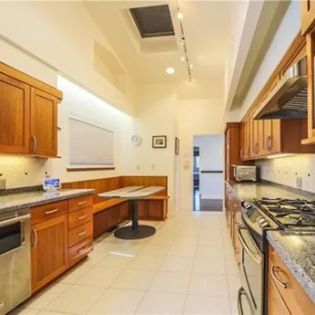 Holiday home Luxury 5-bd W/ Great Views Near Downtown & Campus