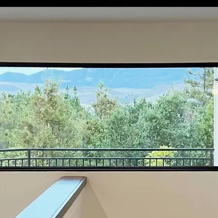 Holiday home Luxury 5-bd W/ Great Views Near Downtown & Campus *