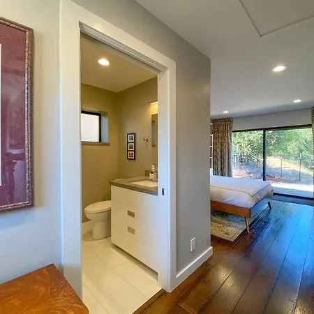 Luxury 5-bd W/ Great Views Near Downtown & Campus Holiday home *