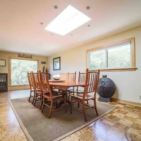 Luxury 5-bd W/ Great Views Near Downtown & Campus