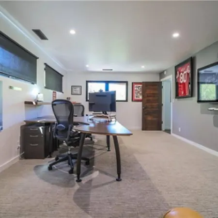 Luxury 5-bd W/ Great Views Near Downtown & Campus Holiday home