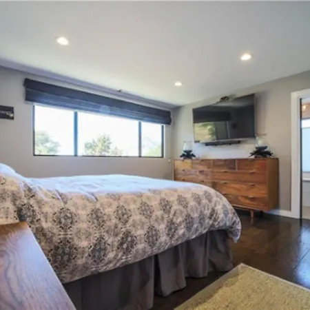 Holiday home Luxury 5-bd W/ Great Views Near Downtown & Campus