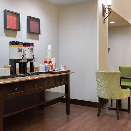 Hampton & Hotel 3*
