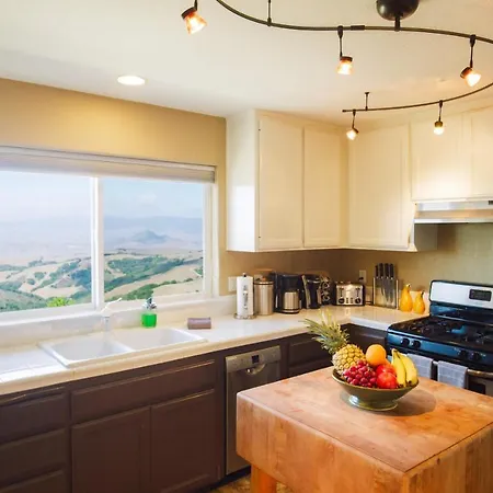 Holiday home Mountain Getaway, View In Slo! - Whole House *