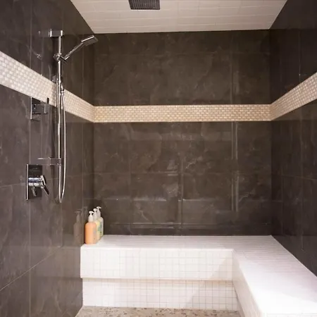 Vista House, Luxury Above The Clouds! - Whole House Holiday home *