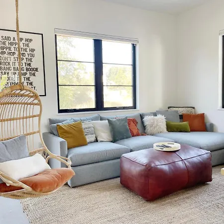 Private Pool & Hot Tub Retreat Near Downtown Slo