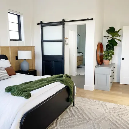 Private Pool & Hot Tub Retreat Near Downtown Slo *