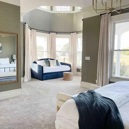 Holiday home Luxury Hot Tub Wine Country Victorian Near Slo