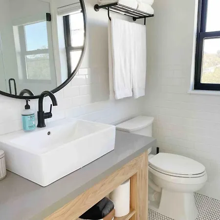 Black Barn Ranch Hill Views Downtown Close Holiday home *