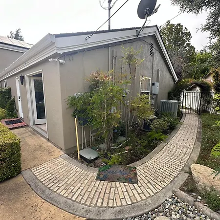 Oasis Private Entry Suite, Pool, Jacuzzi And