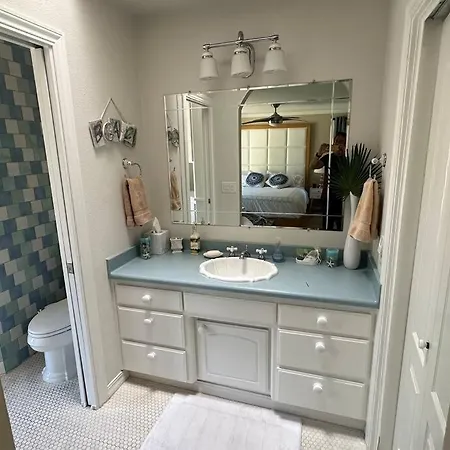 Oasis Private Entry Suite, Pool, Jacuzzi And *