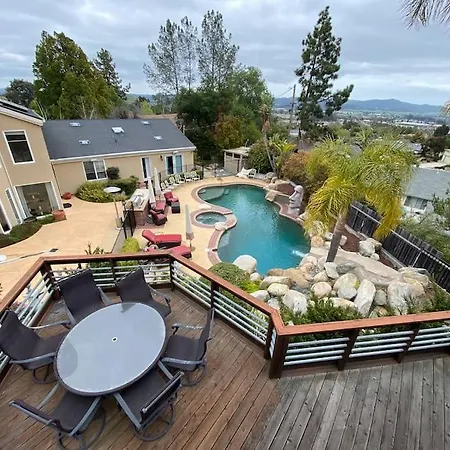 Oasis Private Entry Suite, Pool, Jacuzzi And