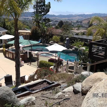 Homestay Oasis Private Entry Suite, Pool, Jacuzzi And