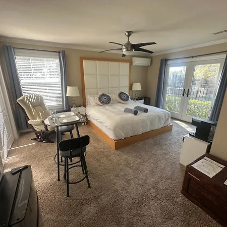 Homestay Oasis Private Entry Suite, Pool, Jacuzzi And San Luis Obispo