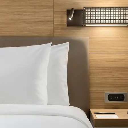Hotel Springhill By Marriott 3*