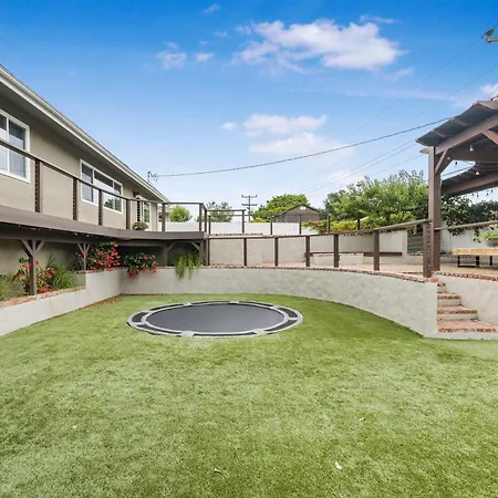 Sleeps 11 Wine Trail Fire Pit Bocce & Trampoline