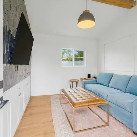 Sleeps 11 Wine Trail Fire Pit Bocce & Trampoline Holiday home *
