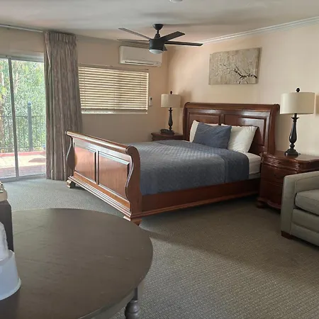 Peach Tree Inn 2*