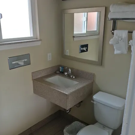 Avenue Downtown District Slo Inn 3*