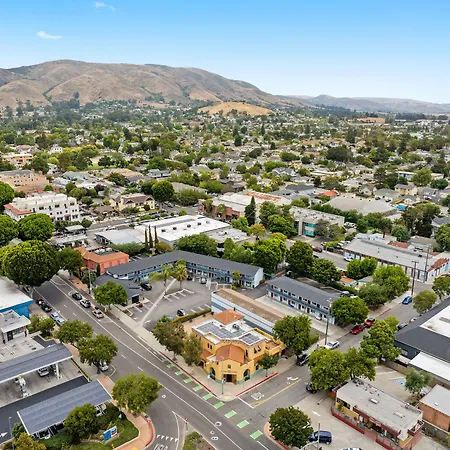 Avenue Downtown District Slo 3*