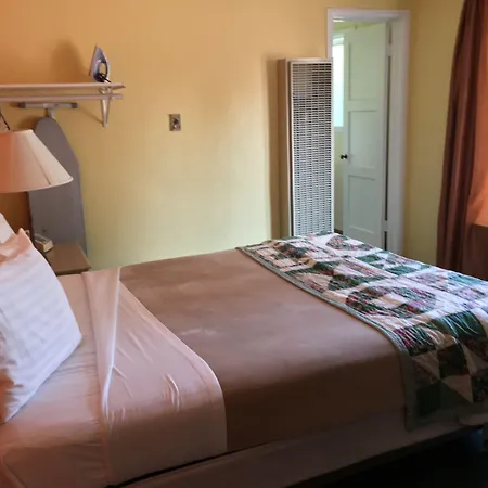 Padres Motel 2*