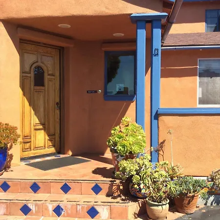 Padres Motel 2*