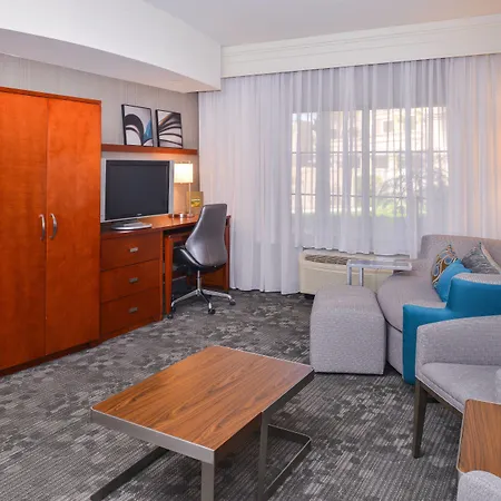 Courtyard By Marriott Hotel