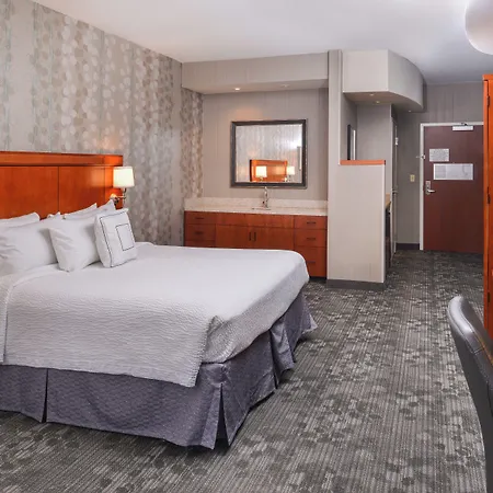 Courtyard By Marriott 3*