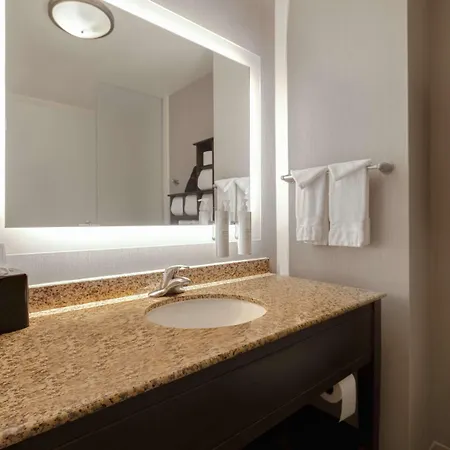 Hampton & Hotel 3*